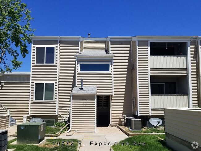 Building Photo - * 2 bed, 1 bath, Cherry Creek schools, Gre... Rental