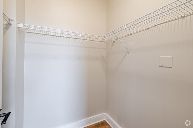 2BR, 2BA - 798SF - Primary Closet