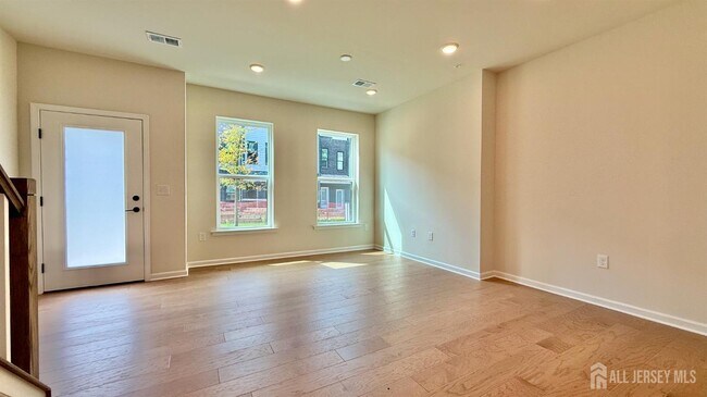 Photo - 618 Sadie Cir