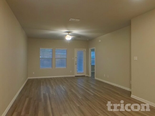 Photo - 1805 Ash Oak Ln