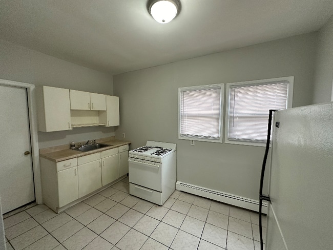 Photo - 1131 Main St
