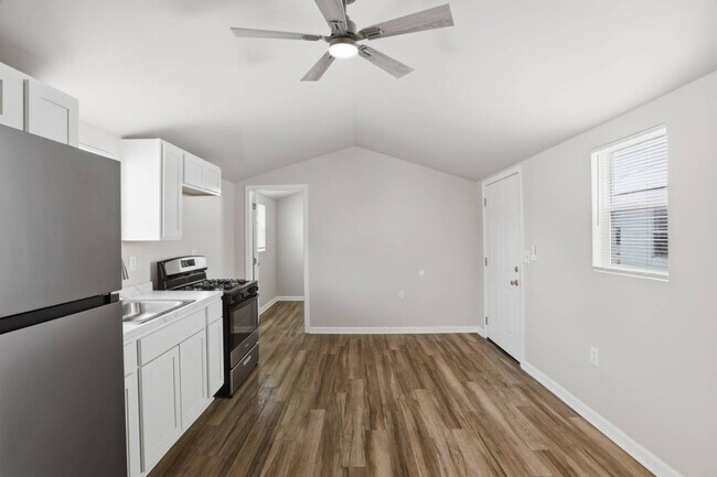 Photo - 22600 Middlebelt Rd