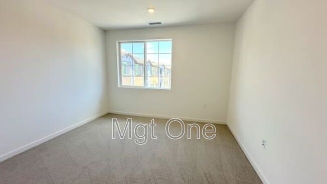 6111 Victoria Wy
