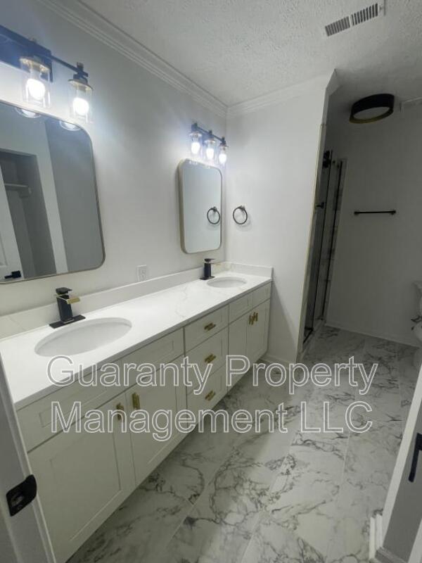 Photo - 8029 McGuire Dr