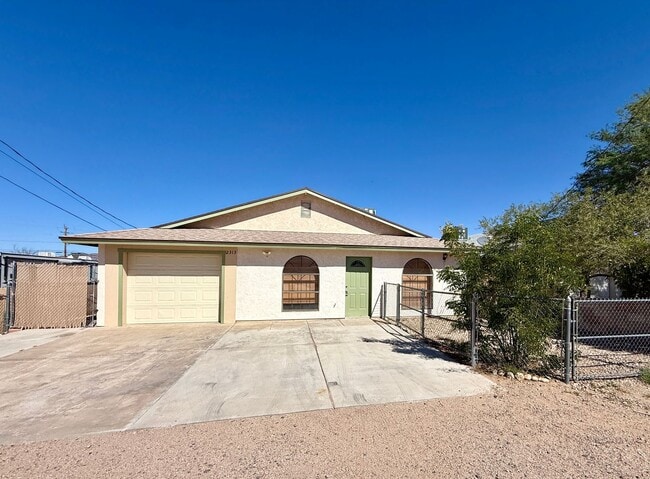 Photo - Cute 3 Bedroom 2 Bathroom House in Hualapa...