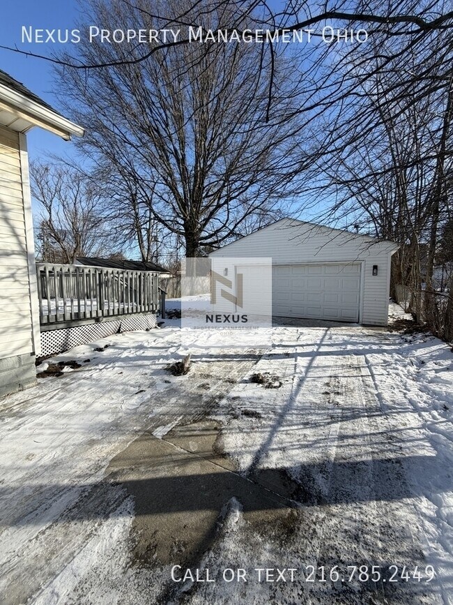 Photo - 843 E 232nd St