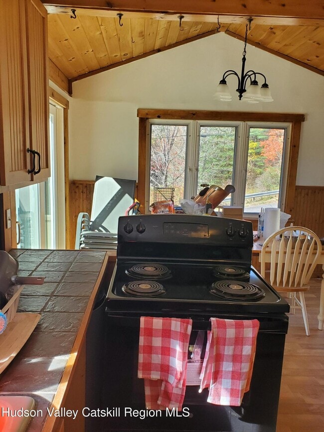 Photo - 2 Lakeview Terrace