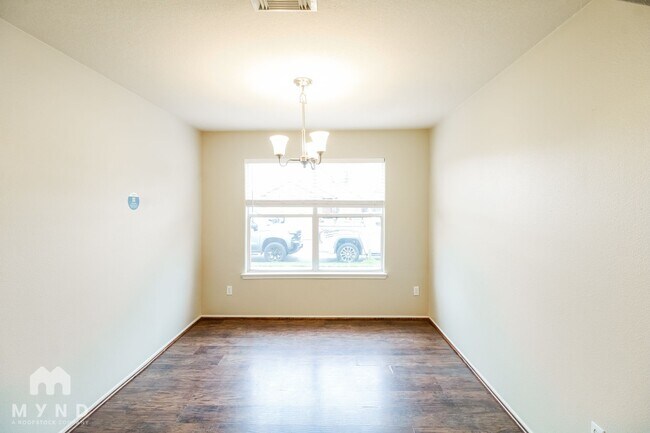 Photo - 8202 Wainwright Way