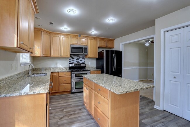 Photo - 3BD/2.2BA Fabulous End-Unit Townhome in Columbia