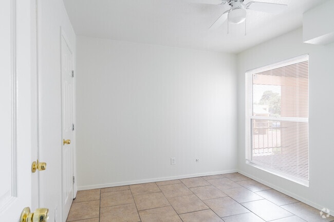 2HAB, 2BA - 875SF - Segundo dormitorio - La Hacienda Apartments