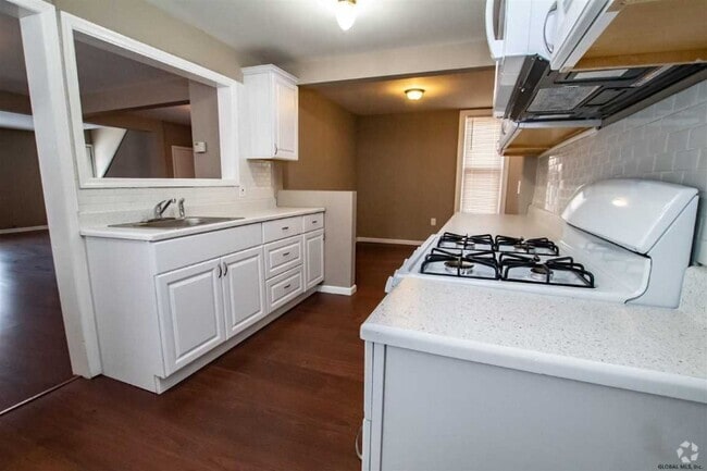 Building Photo - 32 Walnut St Rental
