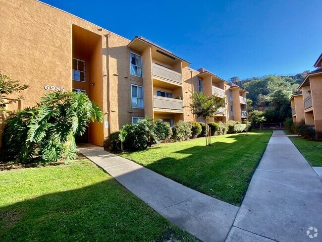 Building Photo - 2 Bedroom Condo Near SDSU with Parking and...