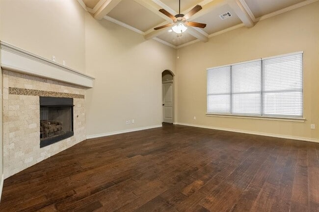 Photo - 600 Irish Ln