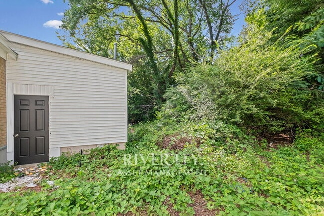 Berclair Beauty!!!! Section 8 Welcomed !!!! FULLY Renovated & Spacious!!!!!!