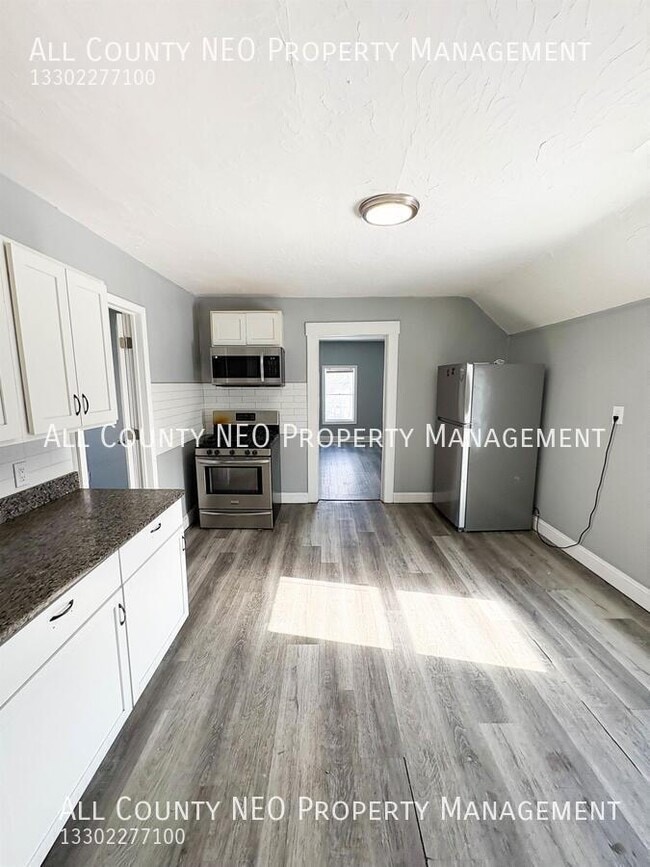 Photo - 3320 W 56th St Unit Upper