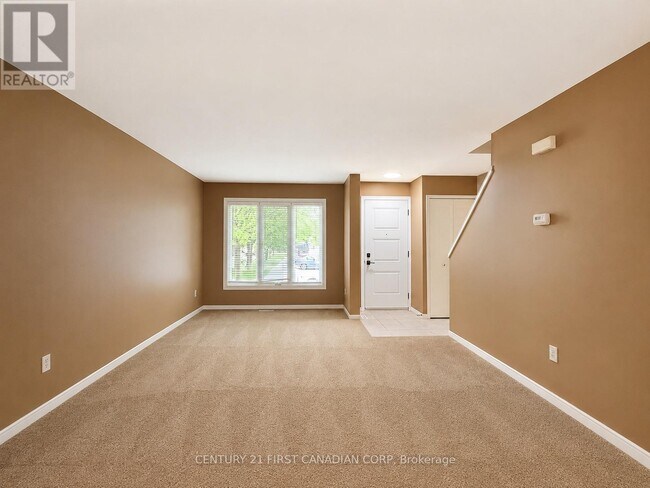 Photo - 925 Lawson Rd
