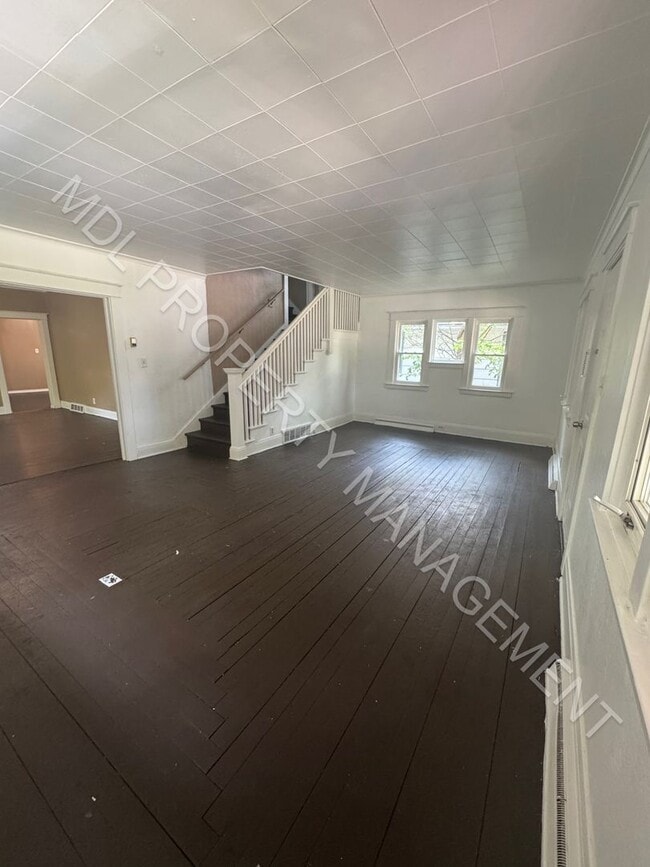 4 Bedroom 1.5 Bathroom Home - 4 Bedroom 1.5 Bathroom Home