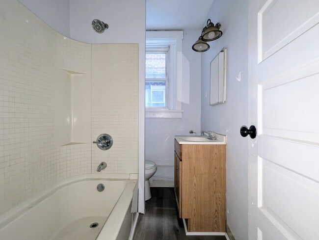 Photo - 2116 Bedford Ave Unidad Rear