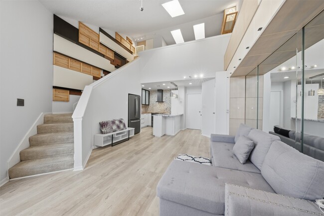 Photo - 10855 Meadowglen Ln Unit 823