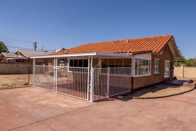 Building Photo - 1742 N Campbell Ave Rental