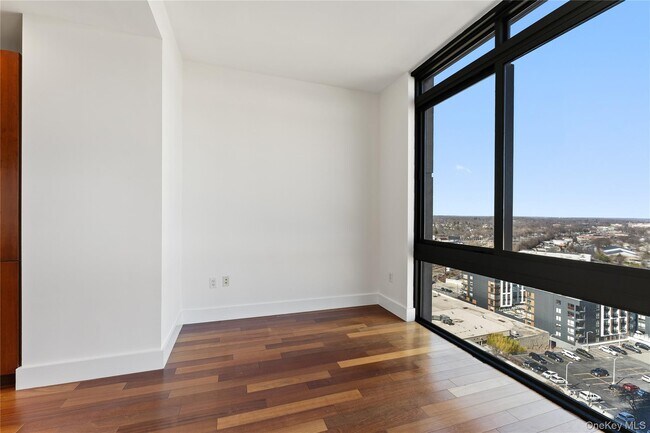 Photo - 175 Huguenot St Unidad 1702