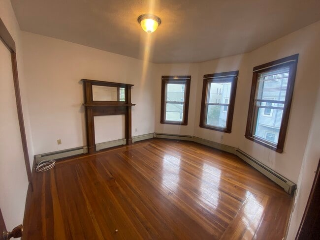 Building Photo - 32 Oakland St Unit 2