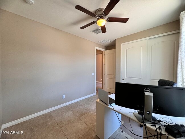 Photo - 172 E Cres Pl