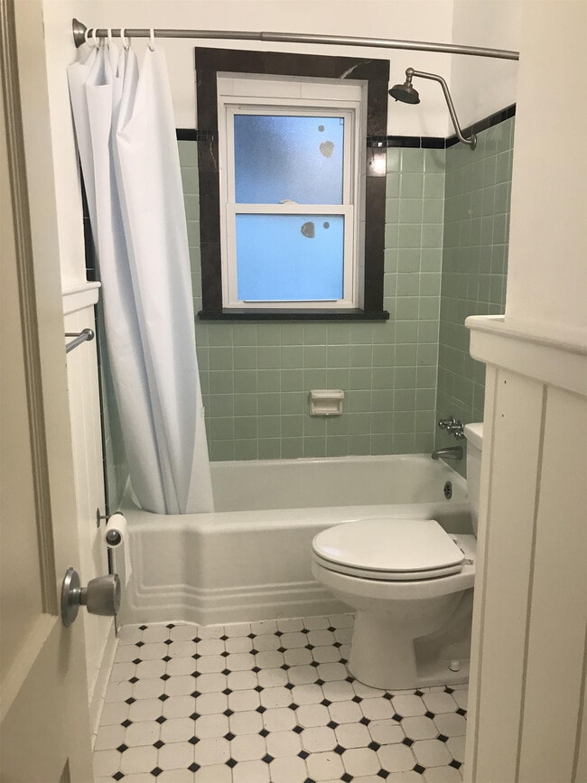 Photo - 1005 NE 7 Pl