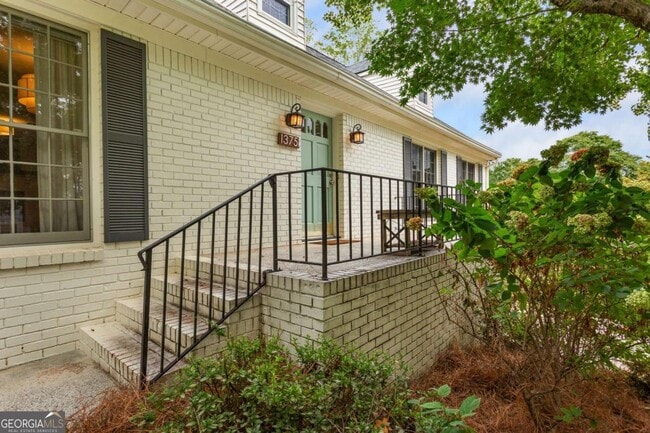 Photo - 1375 Mosswood Ln SE