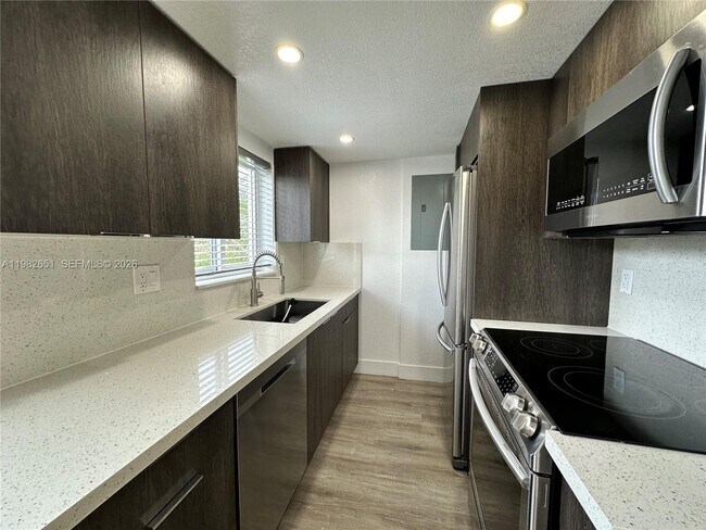 Photo - 913 NE 17th St Unit 8