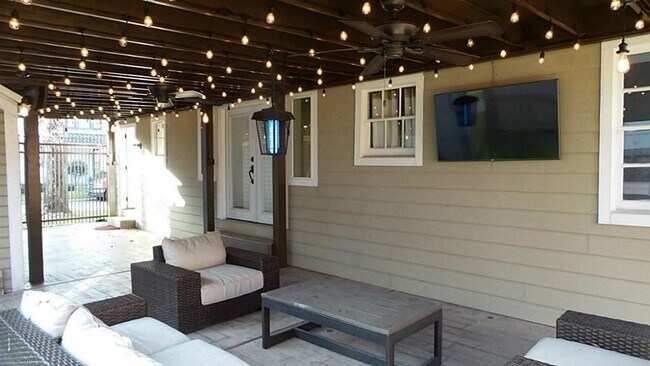 Photo - 2611 Tangley St