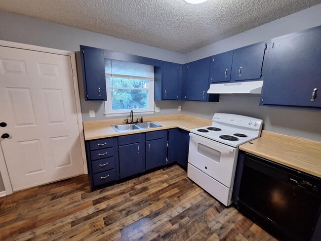 Photo - 323 Emerald Dr