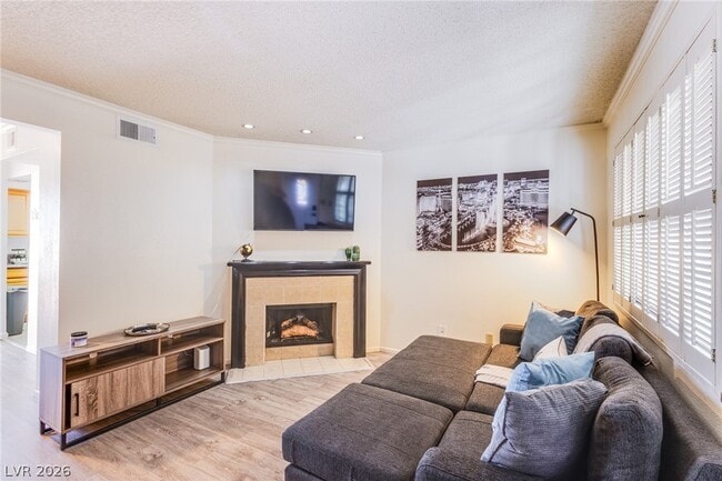 Building Photo - 5240 Janfred Ct Unit 1