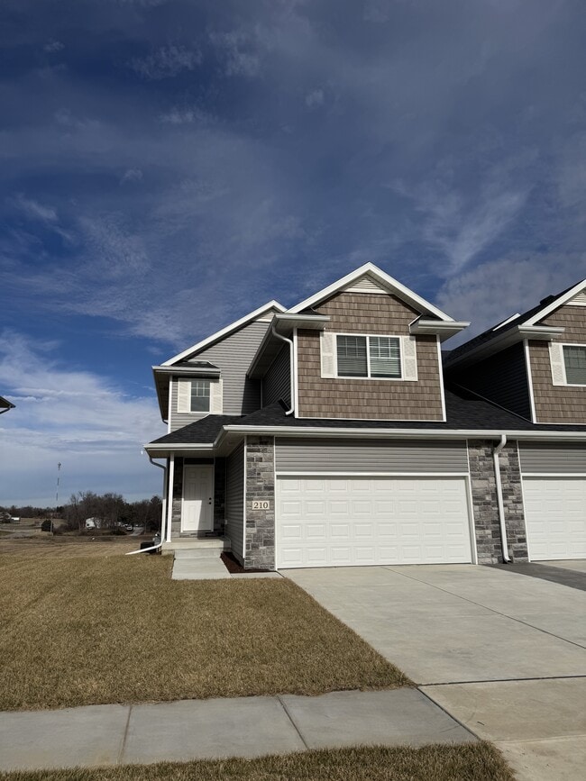 Building Photo - 210 W Samuel Ave