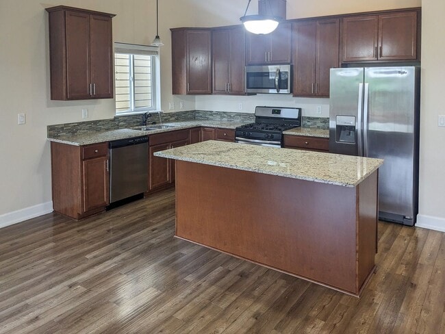 Photo - 565 NE Fern Ave