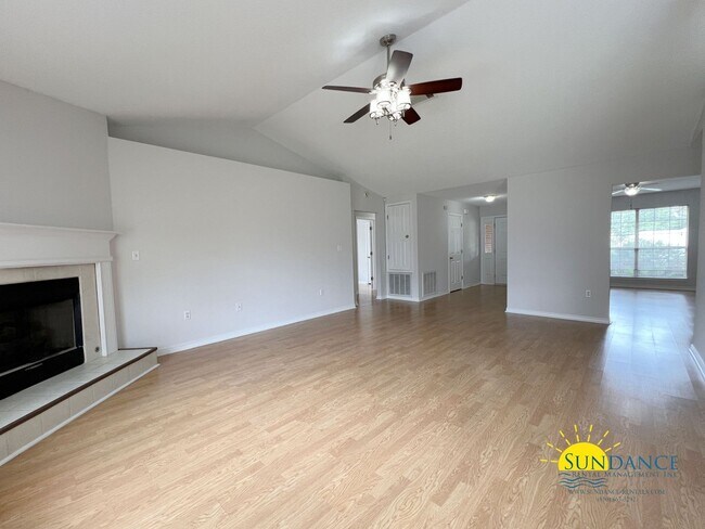 Photo - Spacious 4 Bedrooms in South Crestview!
