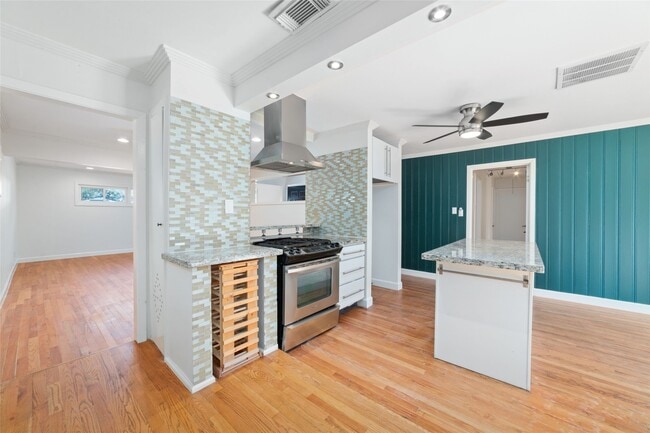 Photo - 4415 Merwin St