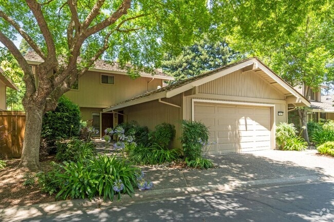 Building Photo - 4 Bedroom Home in Sierra Oaks