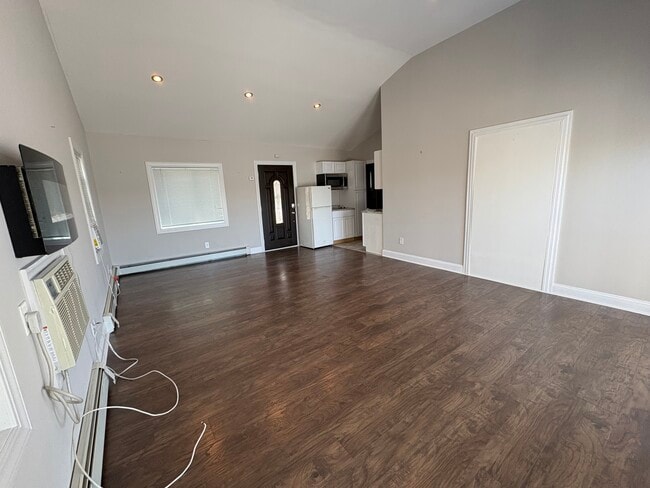 Photo - 193 Woodbine Ave Unit D