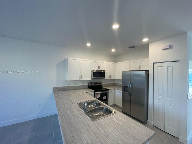 Photo - 805 NE 211th St