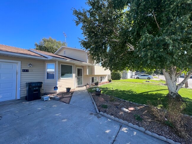 Photo - 841 Wildrose Ln