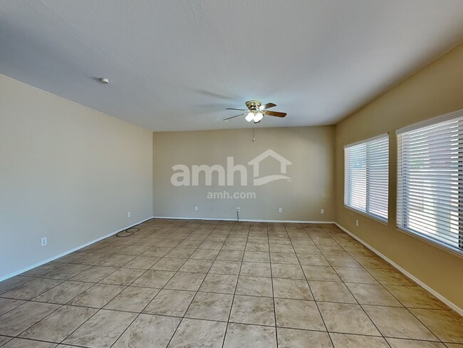 5202 W Sunland Ave