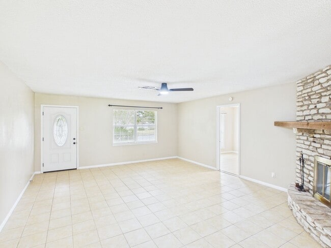 Photo - 328 Glenmoor Dr