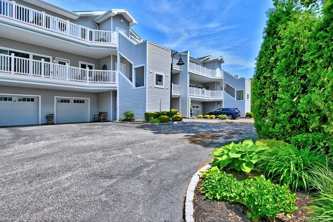 Photo - 44 Fox Hill Dr