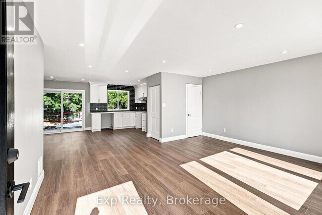 Photo - 372 Major St