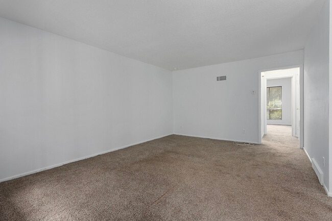 Photo - 506 W 89th St
