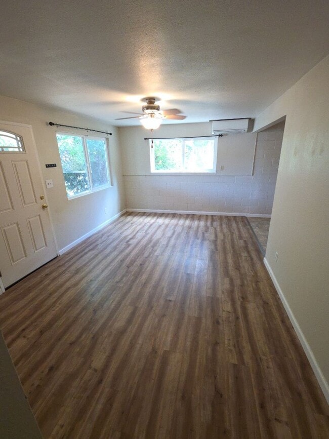 Photo - 3480 Idlewood Dr Unit B