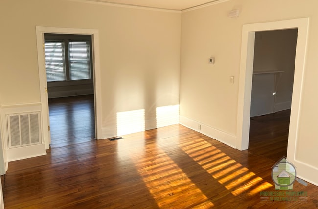 Photo - 25 W Main St