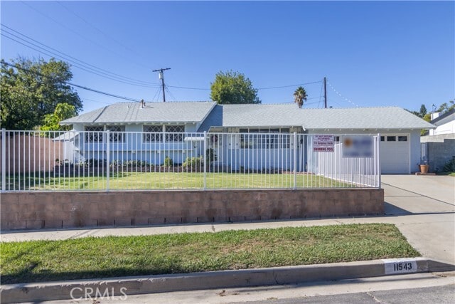 Photo - 11543 Swinton Ave