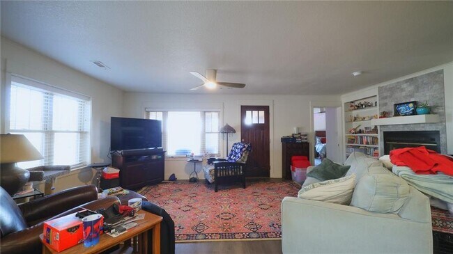 Photo - 2108 W Stone St